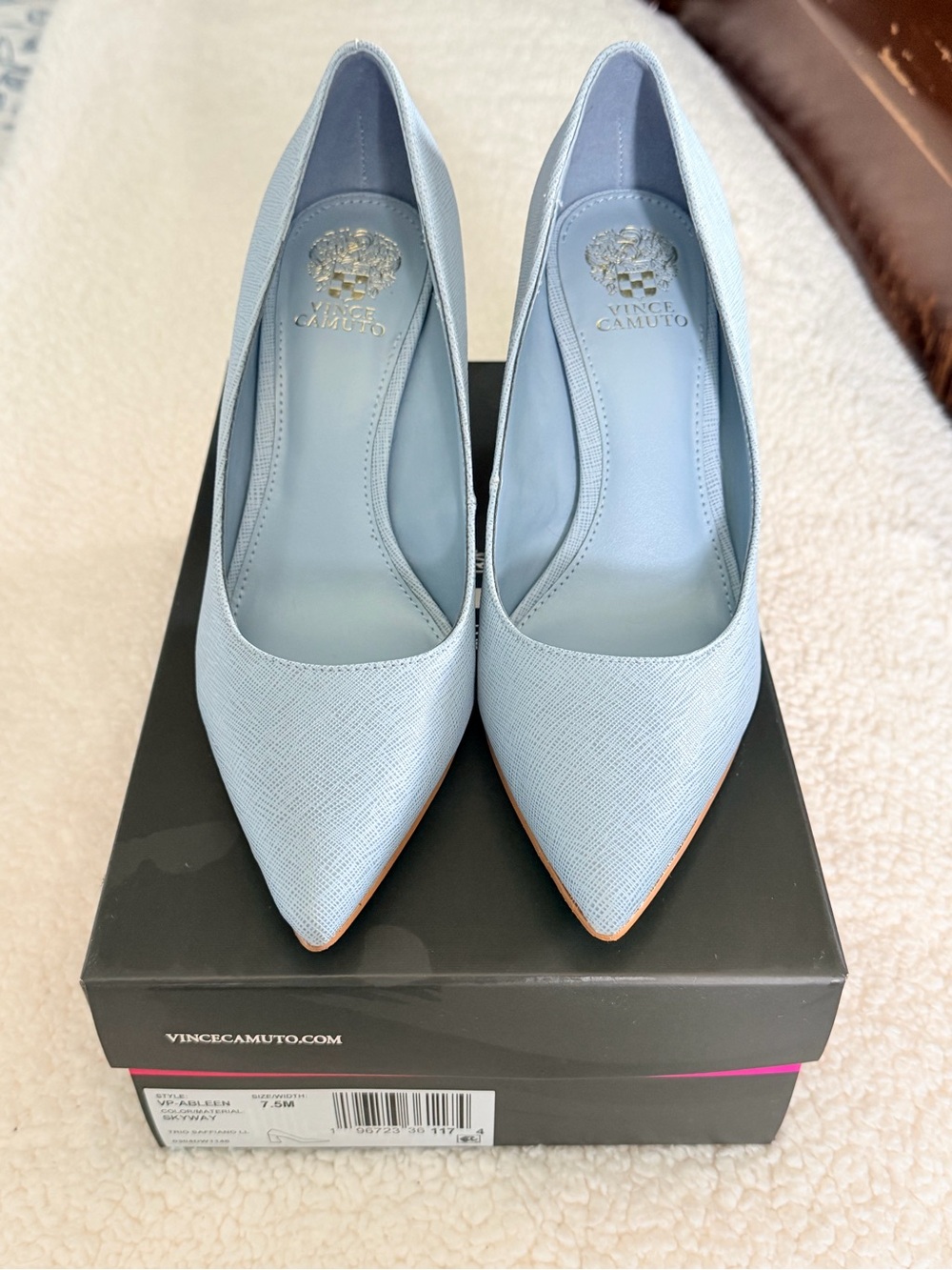 Vince Camuto Powder Blue Pointed-Toe block heel Pumps 7.5 LIKE NEW WITH BOX